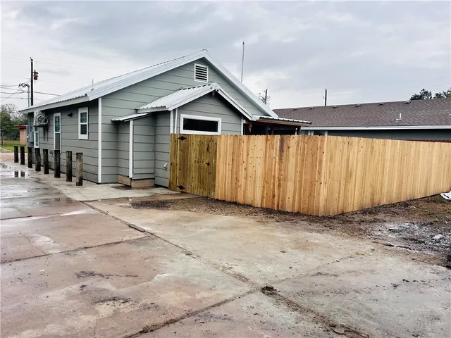 $1,200 | 516 East 6th Street, Unit A, Alice, TX 78332