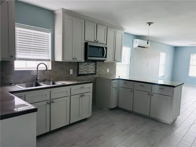 $1,200 | 516 East 6th Street, Unit A, Alice, TX 78332