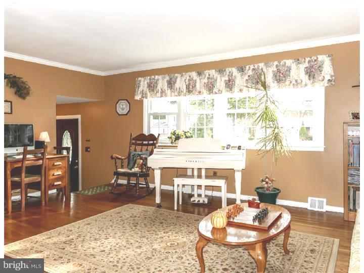 51 Cherokee Road Doylestown, PA 18901 - Photo 4 of 25 Living Room