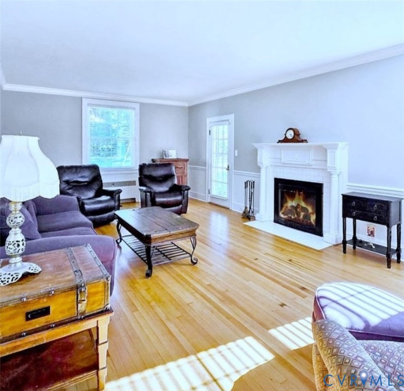 2800 Nottoway Boulevard Victoria, VA 23974 - Photo 12 of 50 a living room with furniture fireplace and window
