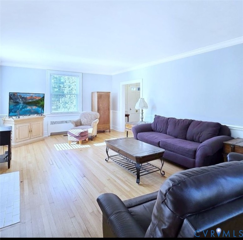2800 Nottoway Boulevard Victoria, VA 23974 - Photo 13 of 50 a living room with furniture and a wooden floor