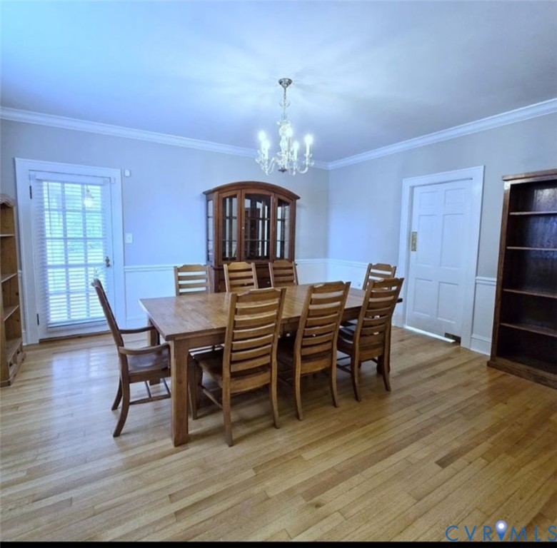 2800 Nottoway Boulevard Victoria, VA 23974 - Photo 24 of 50 a view of a dining room with furniture window and wooden floor