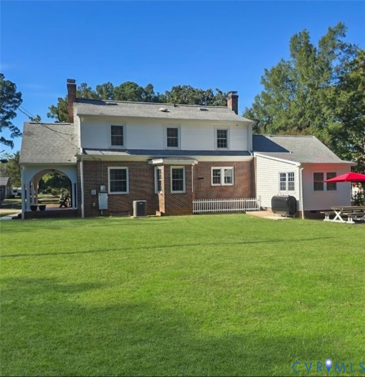 2800 Nottoway Boulevard Victoria, VA 23974 - Photo 7 of 50 a front view of a house with a garden