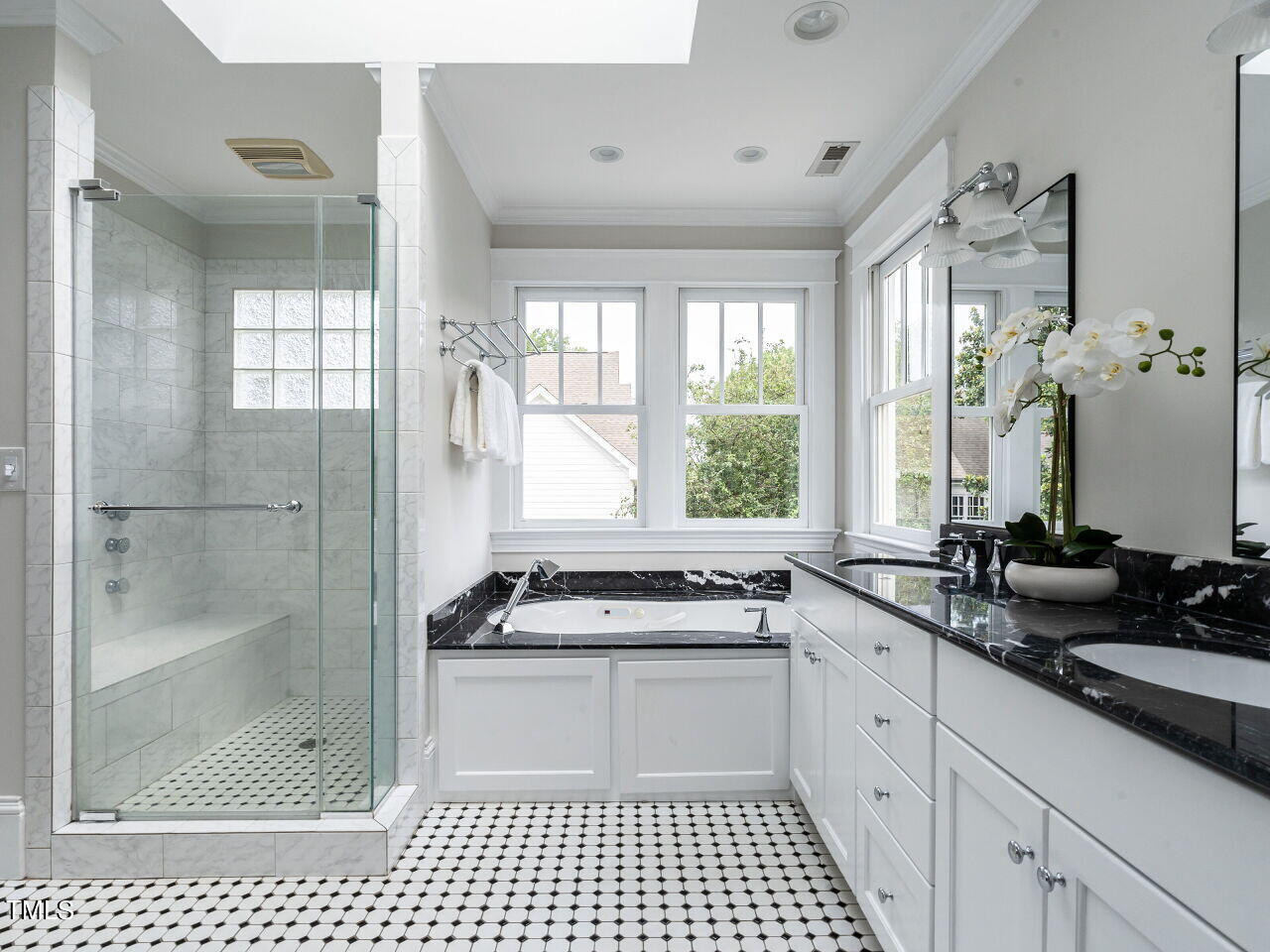 200 West Whitaker Mill Road Raleigh, NC 27608 - Photo 24 of 35 028-1280x960-primary-bath