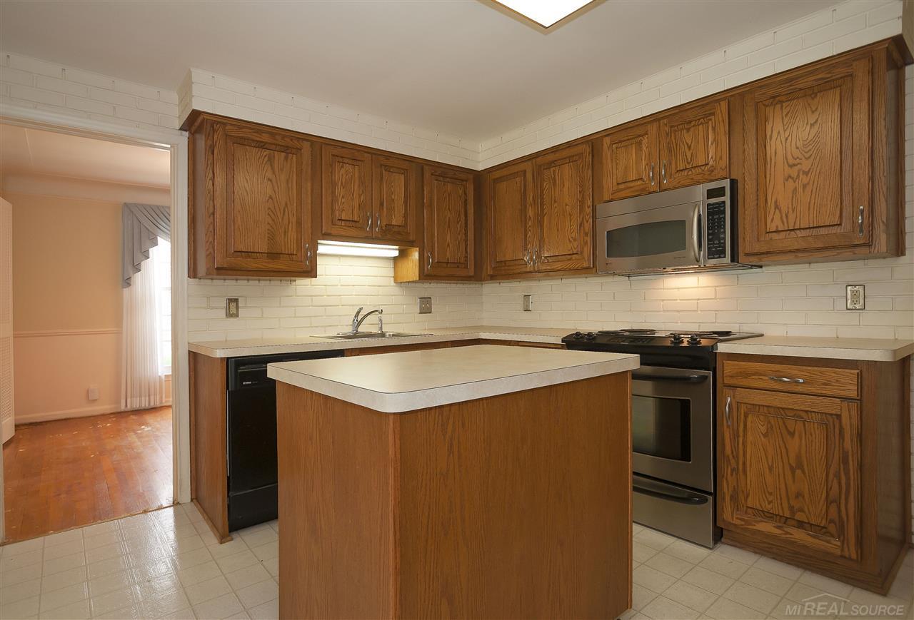 1220 Fairholme Road Grosse Pointe Woods, MI 48236 - Photo 13 of 41