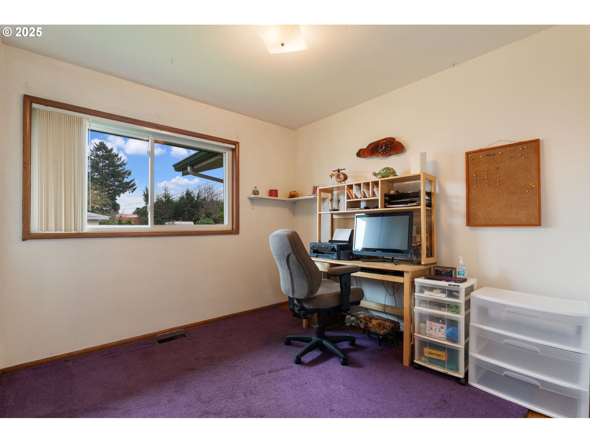 2707 Northeast 123rd Avenue Portland, OR 97230 - Photo 16 of 25 a workspace with furniture