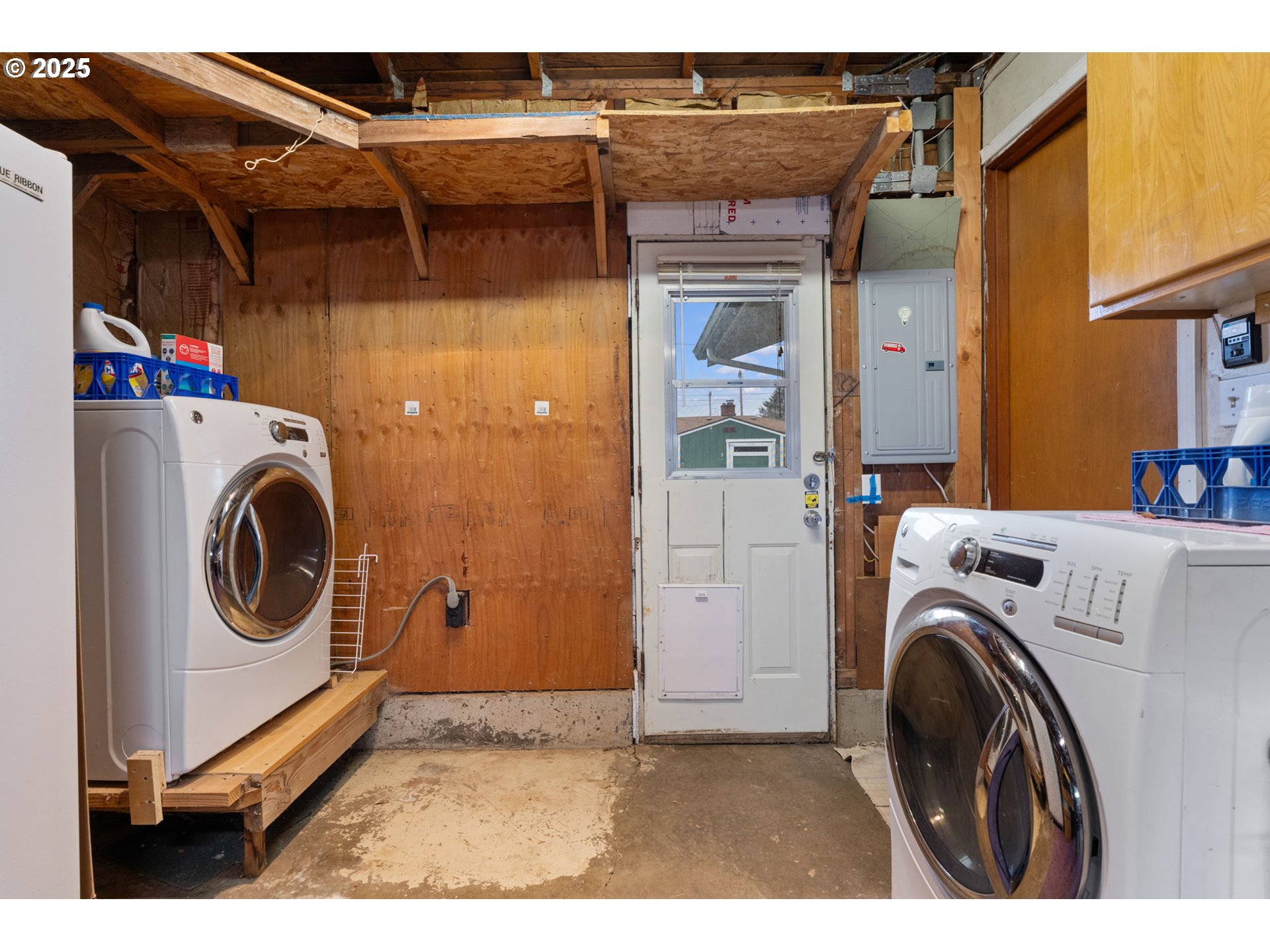 2707 Northeast 123rd Avenue Portland, OR 97230 - Photo 18 of 25 a utility room with dryer and washer