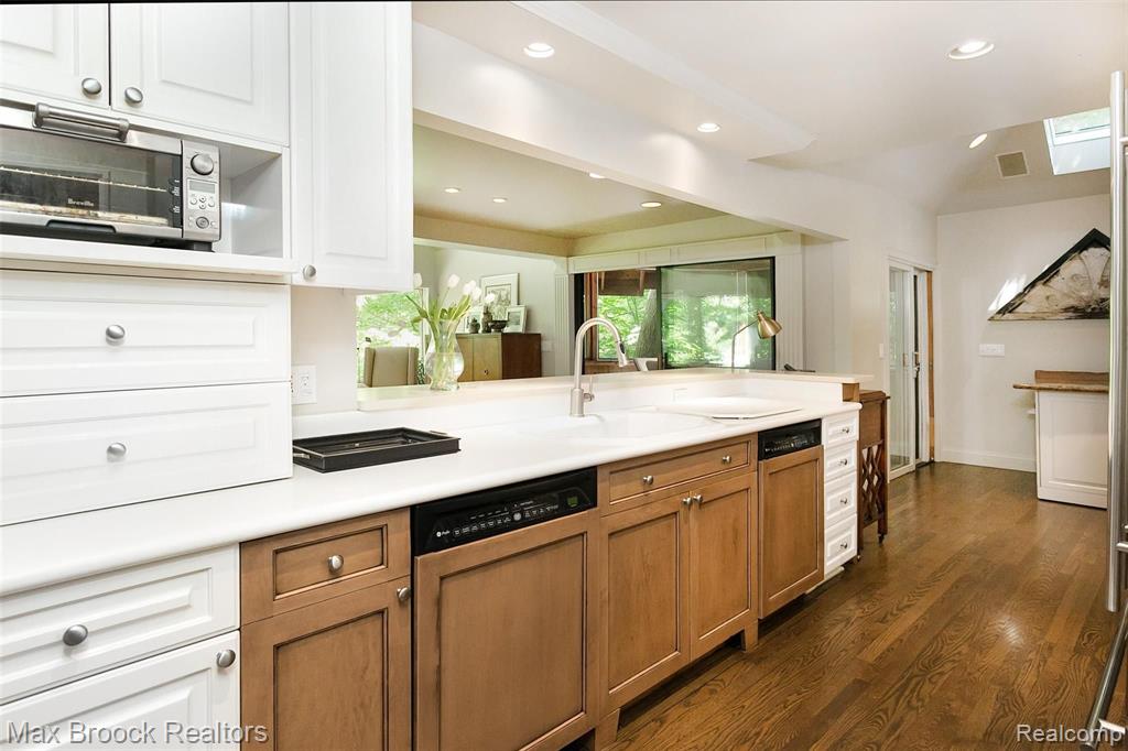 19248 Riverside Drive Beverly Hills, MI 48025 - Photo 21 of 54