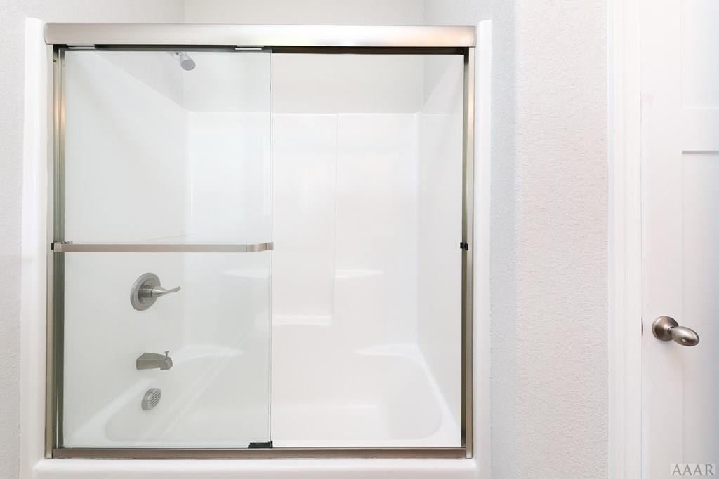 117 Elrod Road Moyock, NC 27958 - Photo 27 of 40 Glass door shower/tub combo, Mst Bath