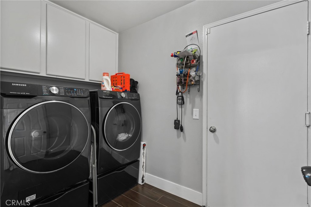 5810 Greens Drive Riverside, CA 92509 - Photo 17 of 31 a utility room with dryer and washer