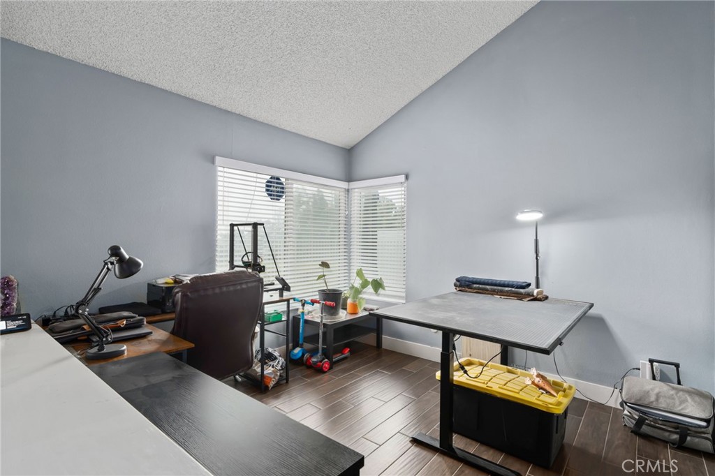 5810 Greens Drive Riverside, CA 92509 - Photo 9 of 31 a room with furniture