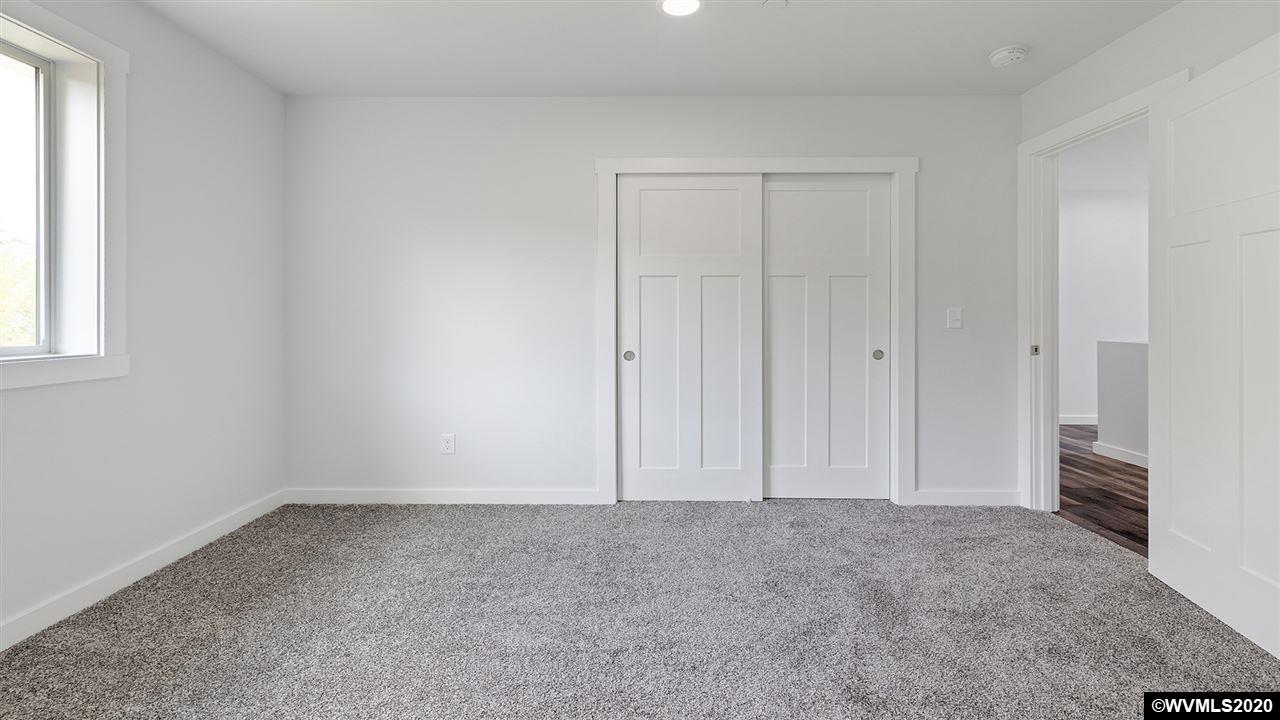 6301 Lakepointe Street Foster, OR 97345 - Photo 29 of 32