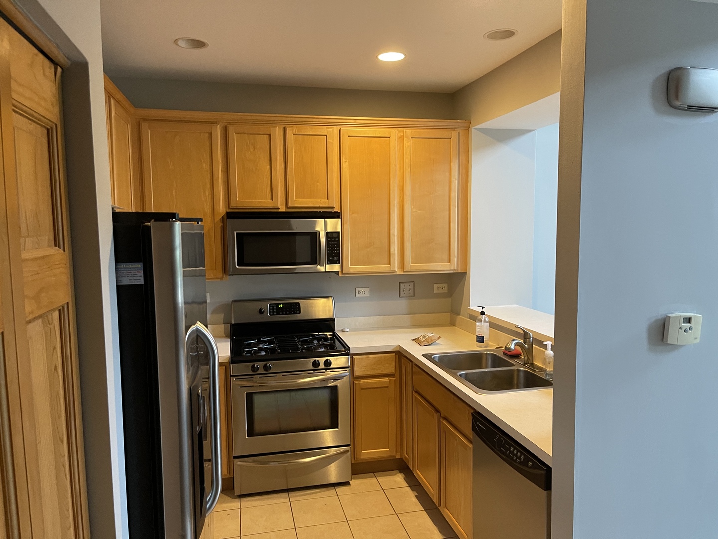 2598 Capitol Avenue Aurora, IL 60503 - Photo 6 of 18