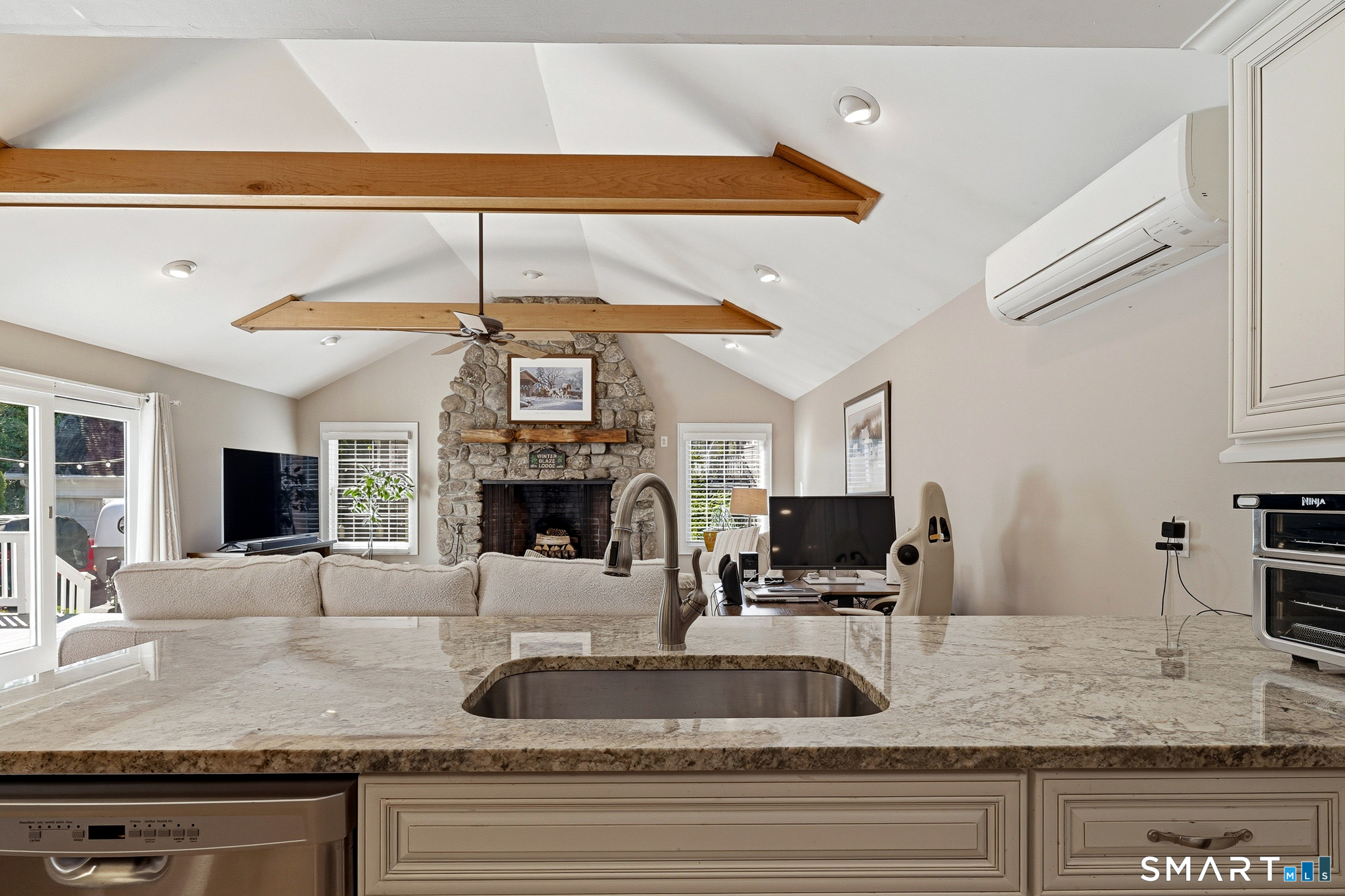 313 Old Post Road Fairfield, CT 06824 - Photo 24 of 40