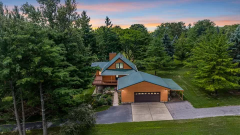 $599,900 | 2555 Brown Deer Road, Stoughton, WI 53589