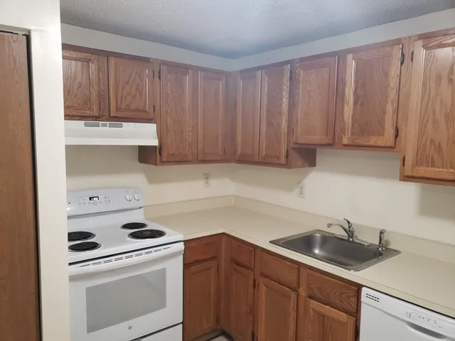 $1,600 | 135 Union Street, Unit 38, Leominster, MA 01453