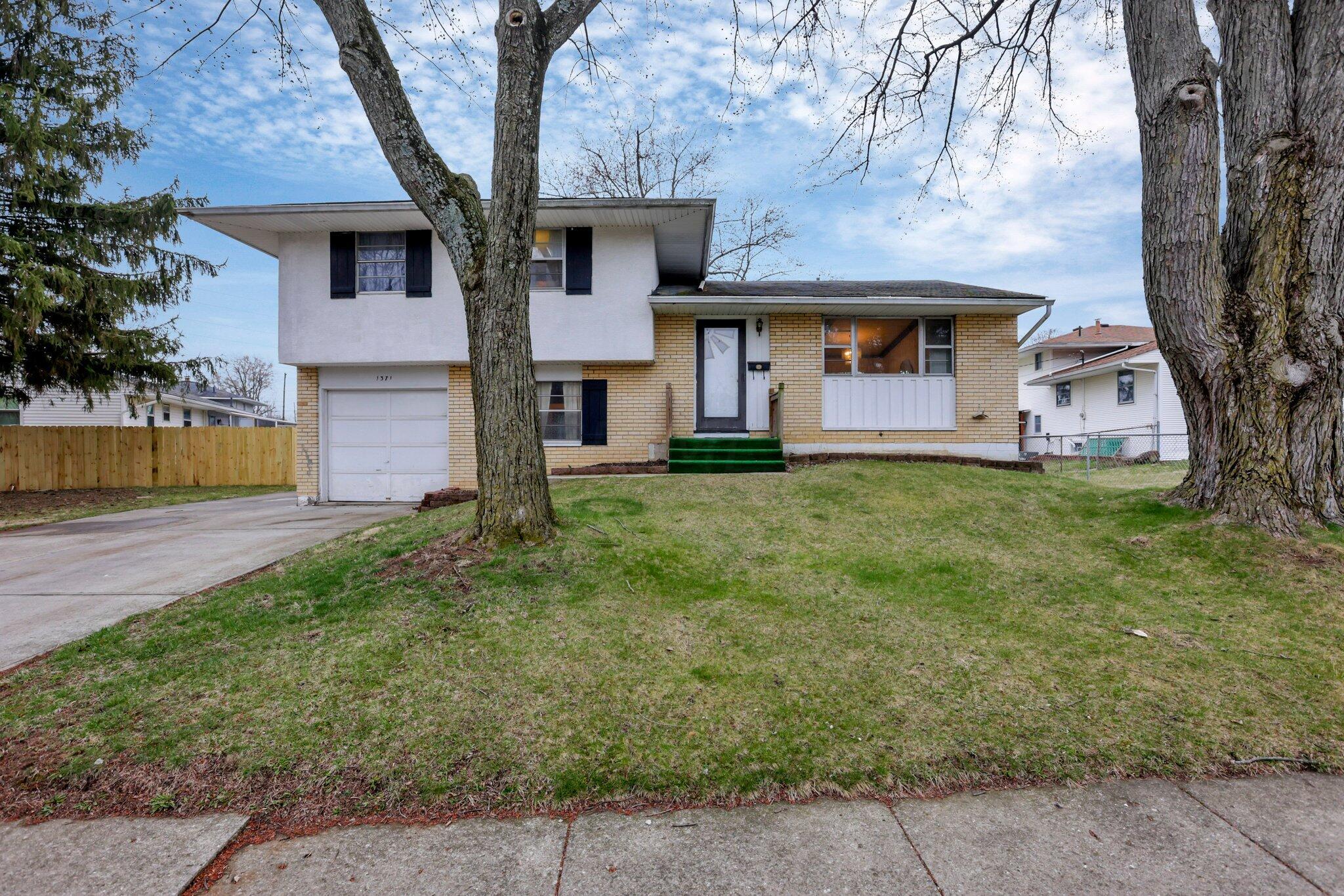 1371 Norma Road Columbus, OH 43229 - Photo 29 of 33 29-web-or-mls-0D3A4605