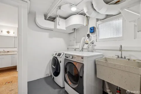 a view of entryway with a potted plant