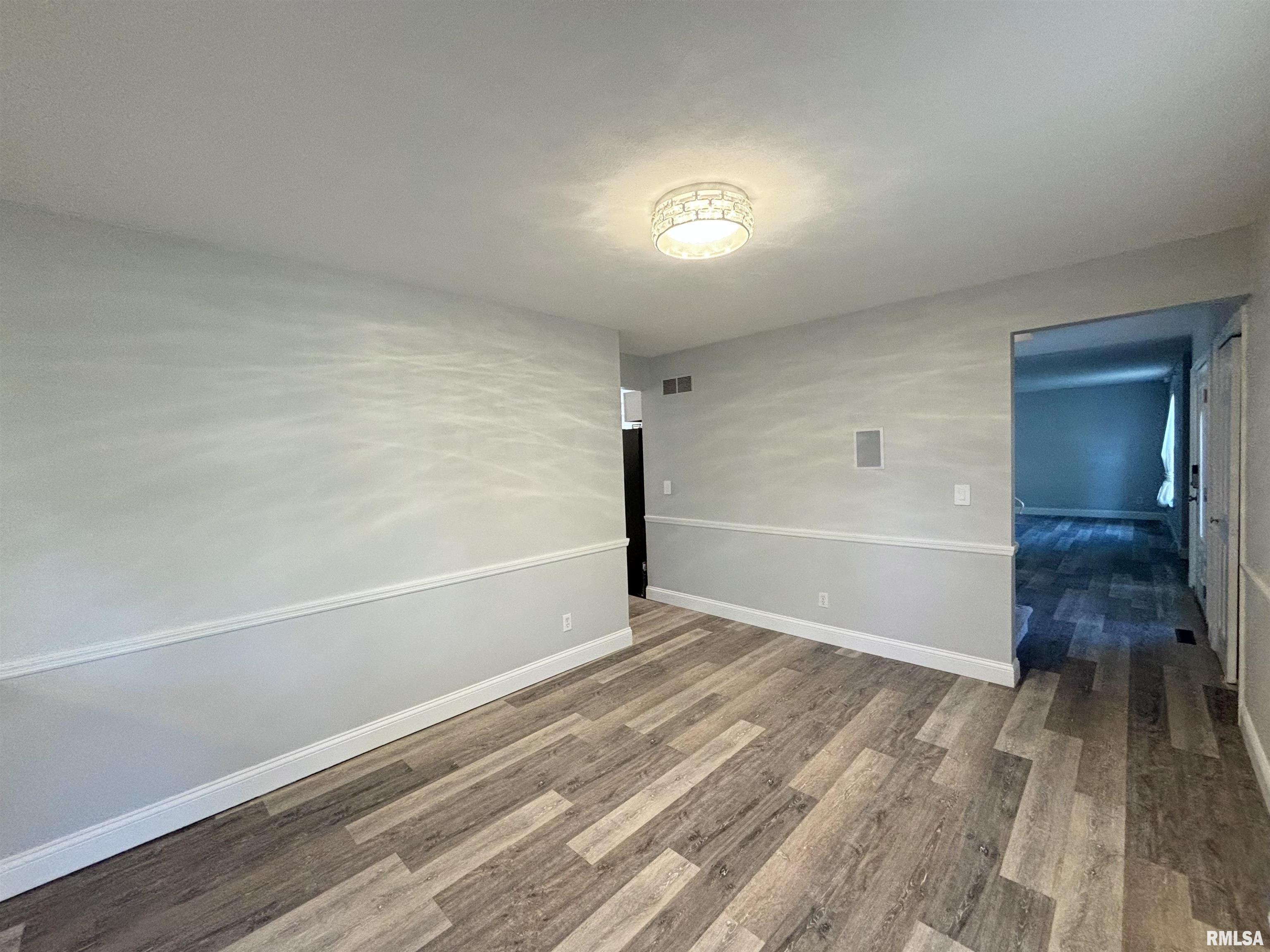 6503 North Post Oak Road Peoria, IL 61615 - Photo 11 of 49 Gallery Image 11
