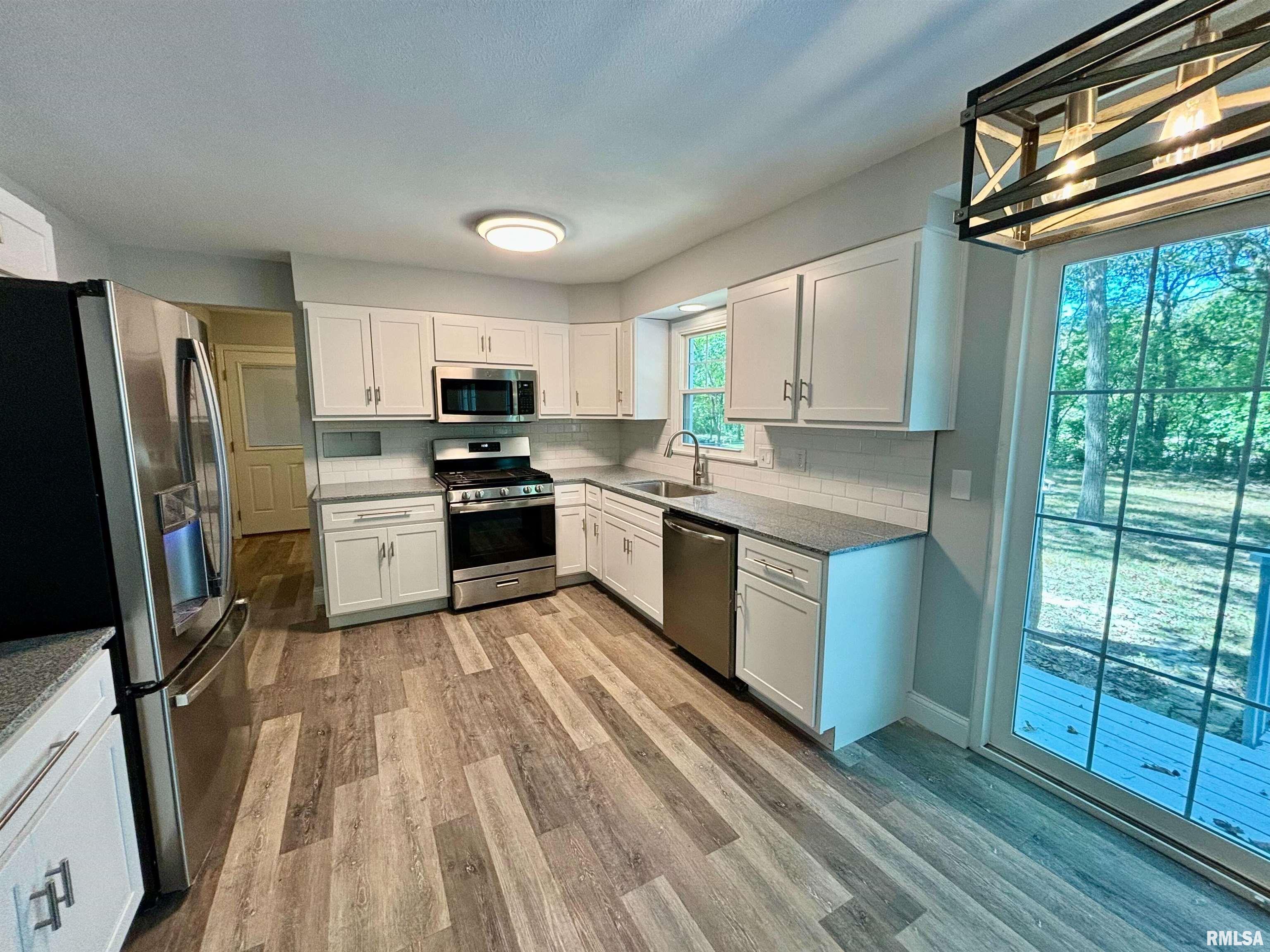 6503 North Post Oak Road Peoria, IL 61615 - Photo 13 of 49 Gallery Image 13