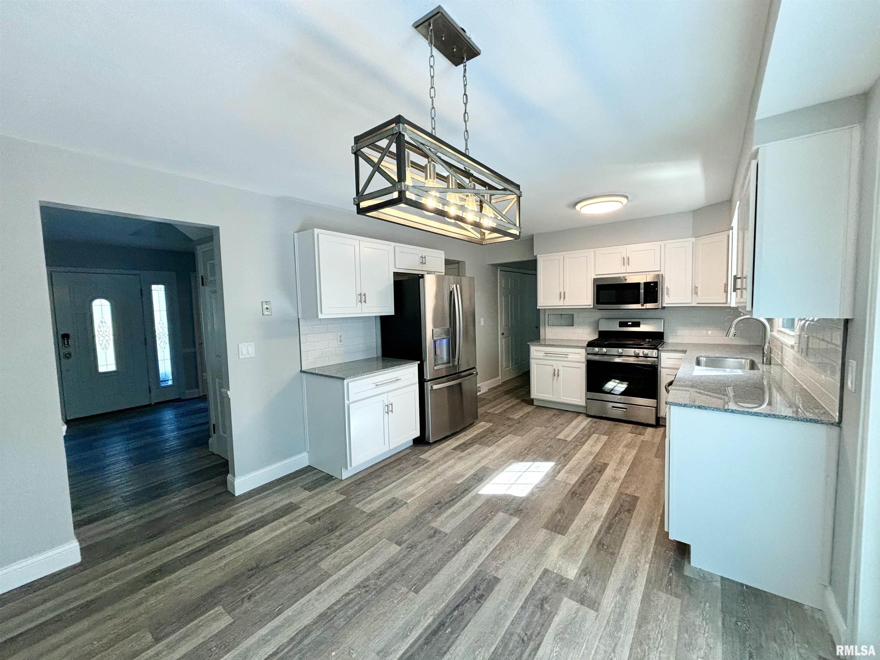 6503 North Post Oak Road Peoria, IL 61615 - Photo 15 of 49 Gallery Image 15