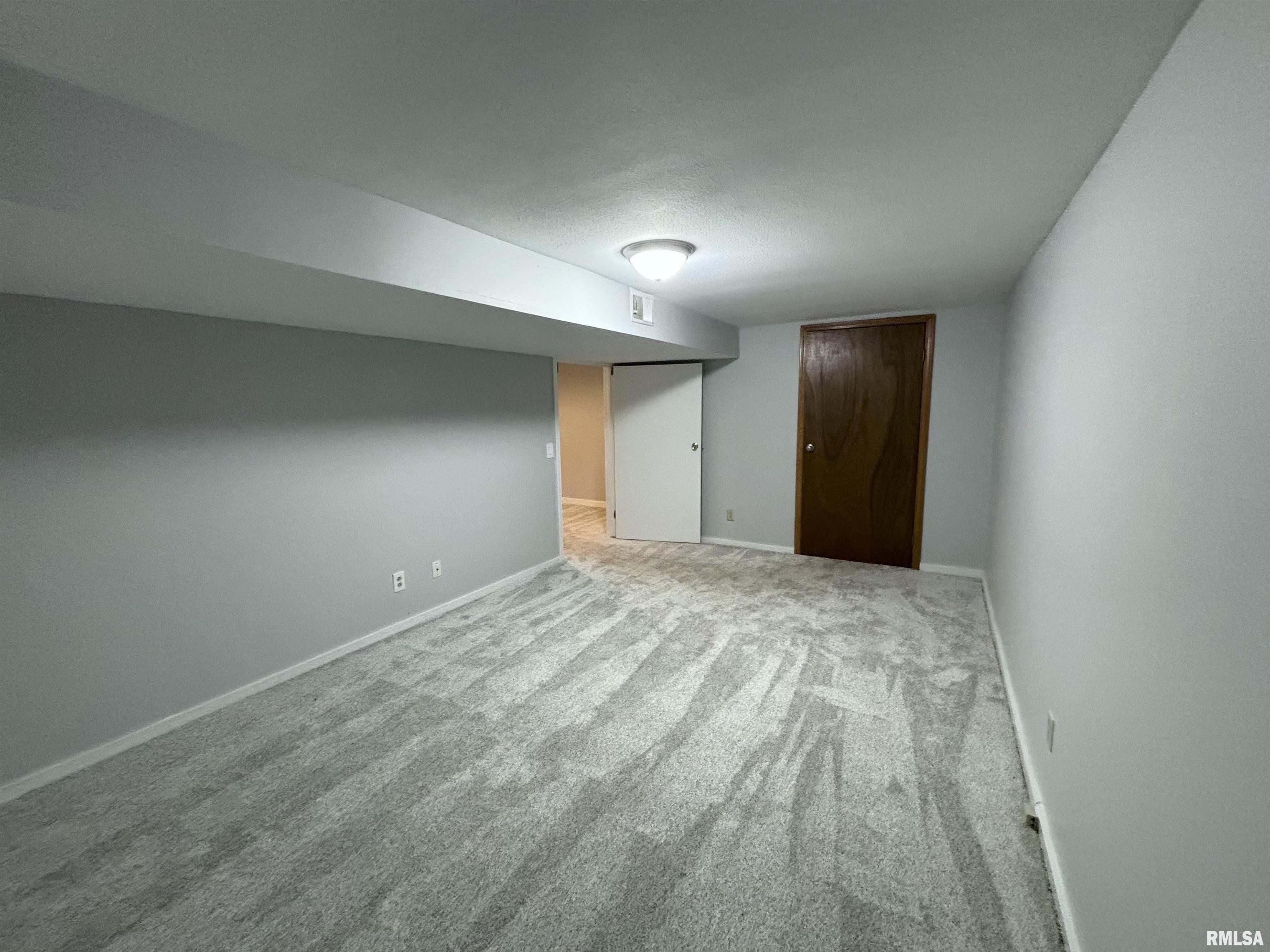 6503 North Post Oak Road Peoria, IL 61615 - Photo 39 of 49 Gallery Image 39