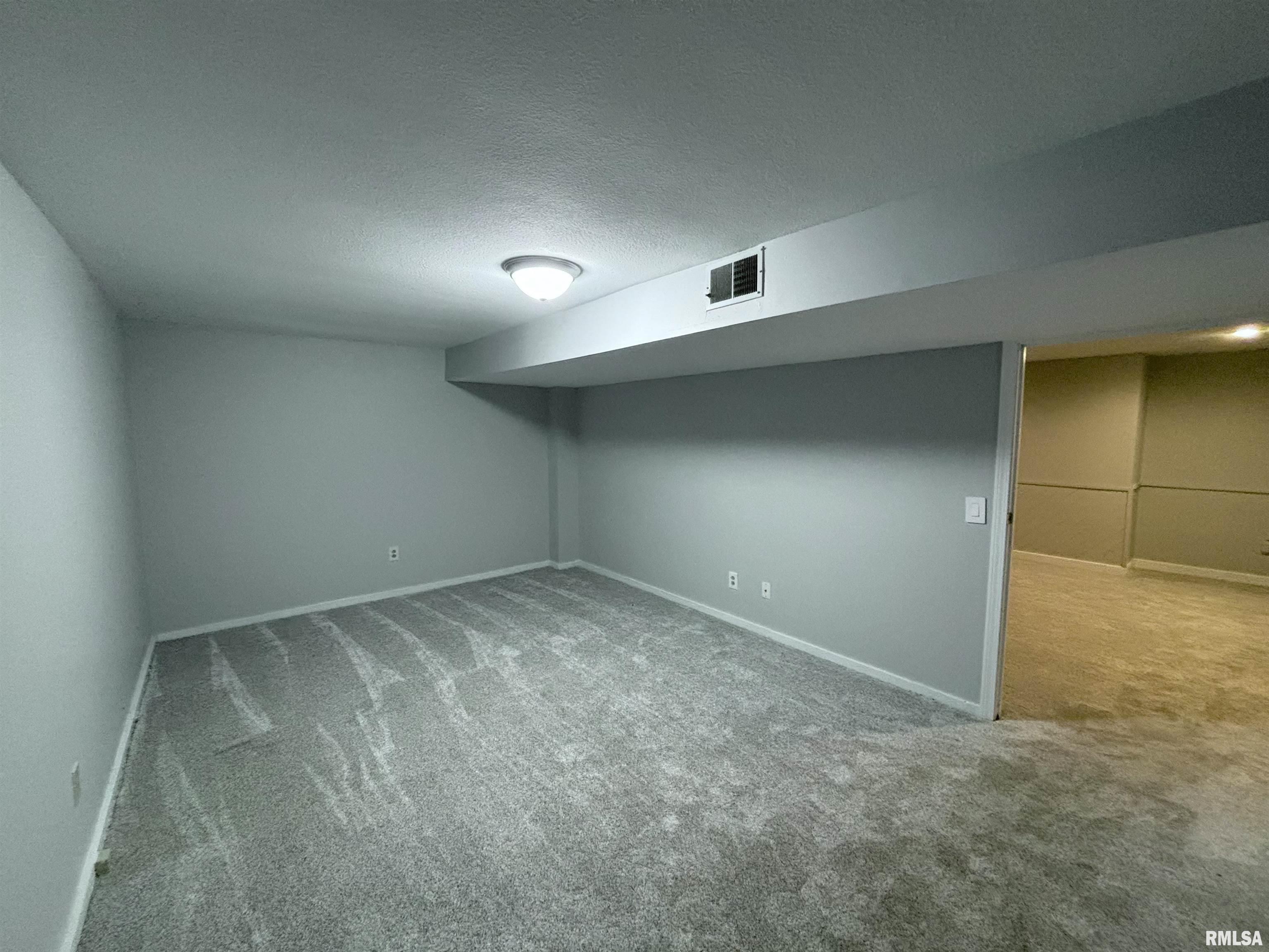 6503 North Post Oak Road Peoria, IL 61615 - Photo 40 of 49 Gallery Image 40