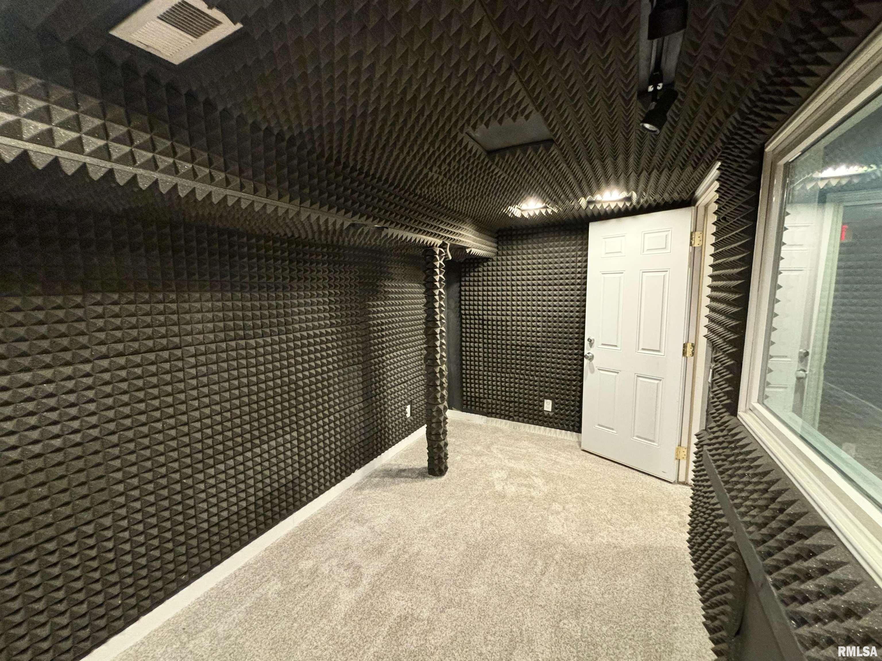 6503 North Post Oak Road Peoria, IL 61615 - Photo 46 of 49 Gallery Image 46