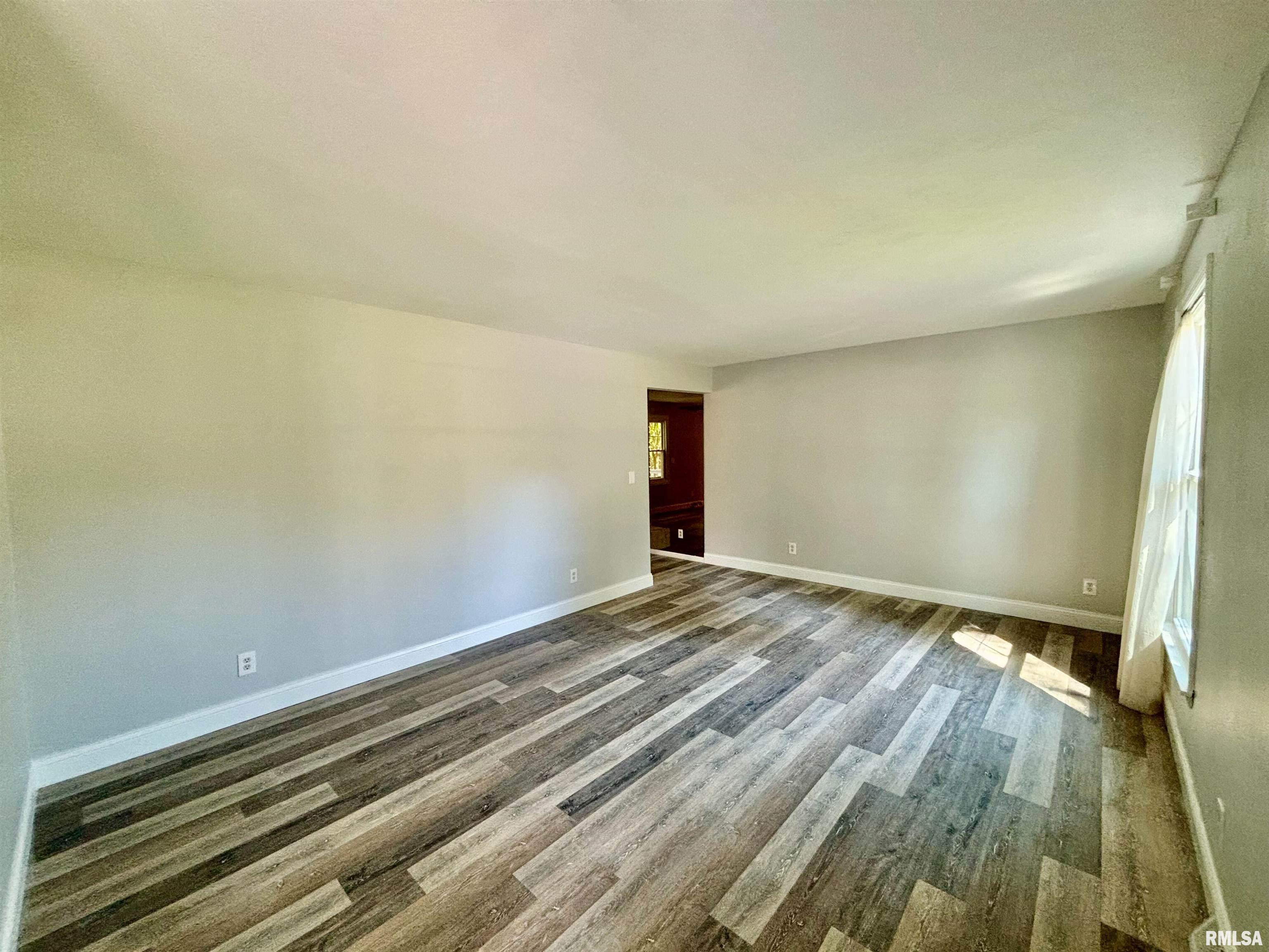 6503 North Post Oak Road Peoria, IL 61615 - Photo 8 of 49 Gallery Image 8