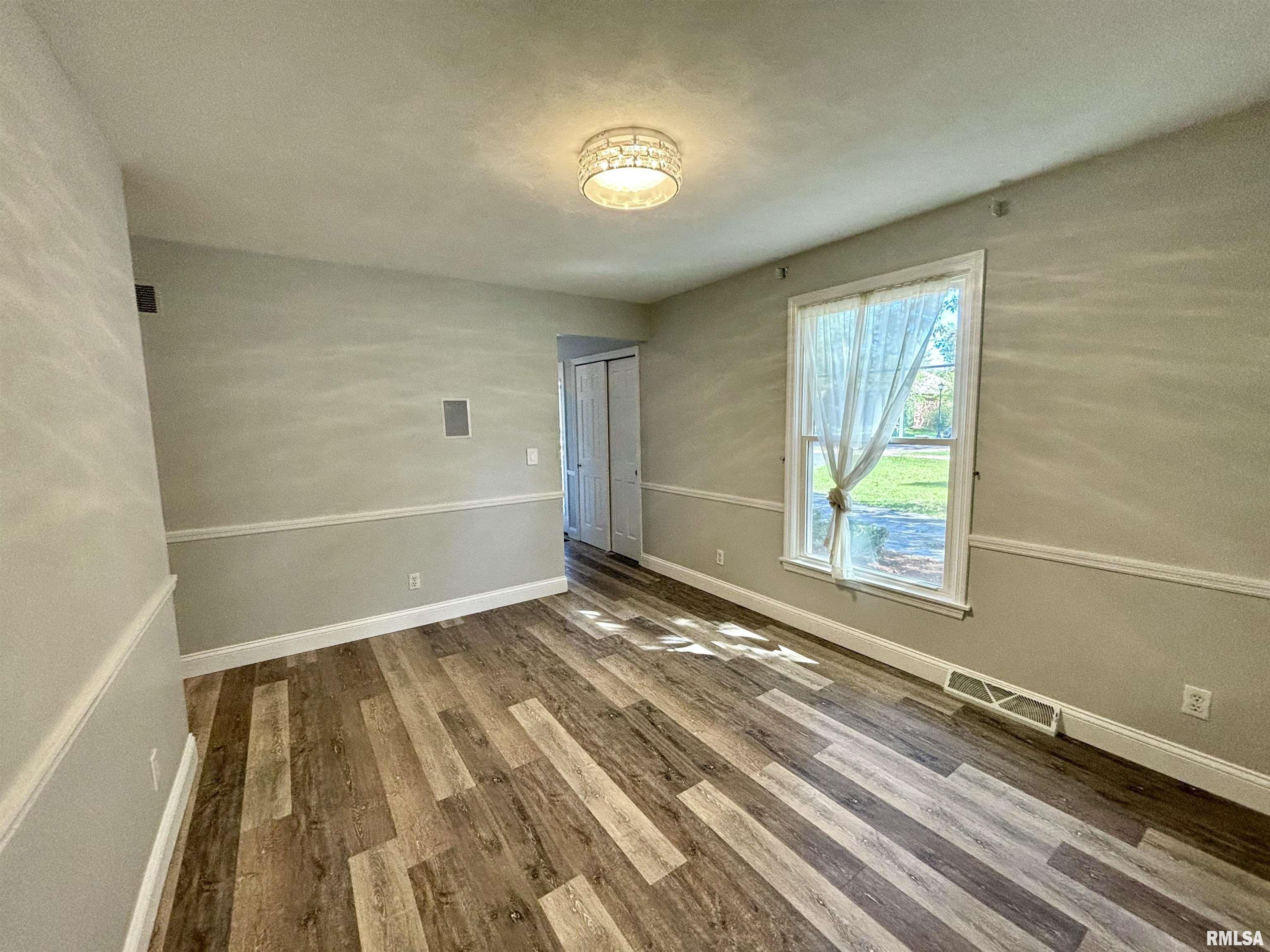 6503 North Post Oak Road Peoria, IL 61615 - Photo 9 of 49 Gallery Image 9