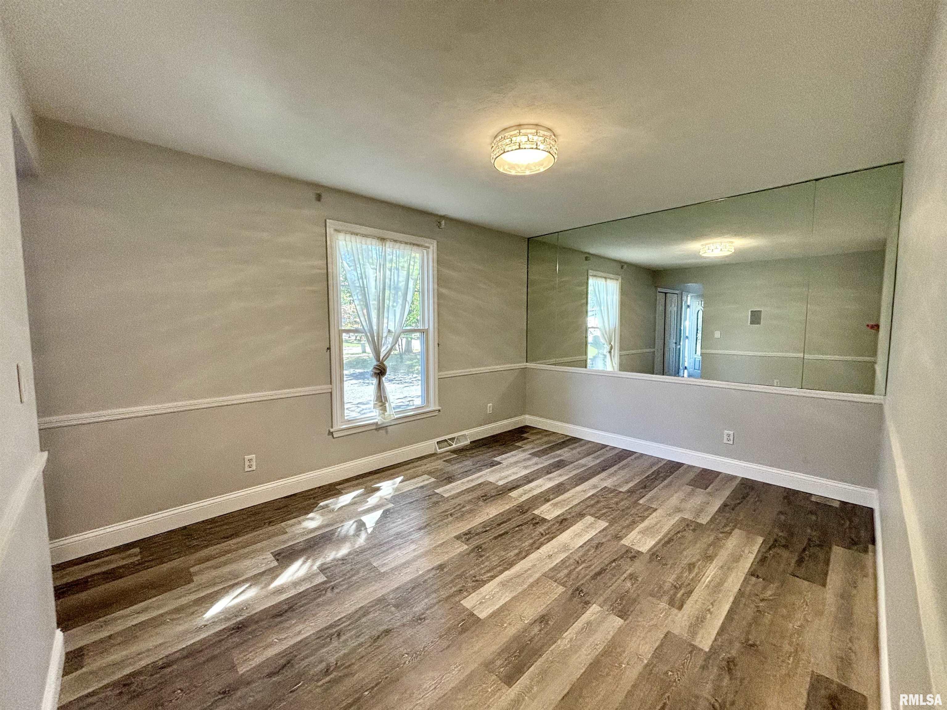 6503 North Post Oak Road Peoria, IL 61615 - Photo 10 of 49 Gallery Image 10