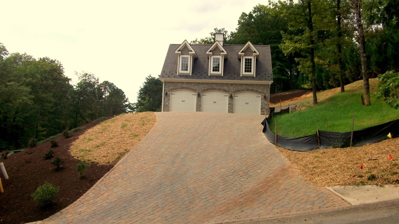 5100 Flintlock Road Roanoke, VA 24018 - Photo 3 of 102 3 Car Garage