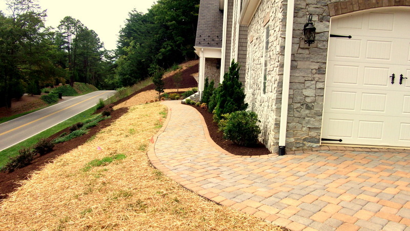 5100 Flintlock Road Roanoke, VA 24018 - Photo 6 of 102 Walk way to the front door