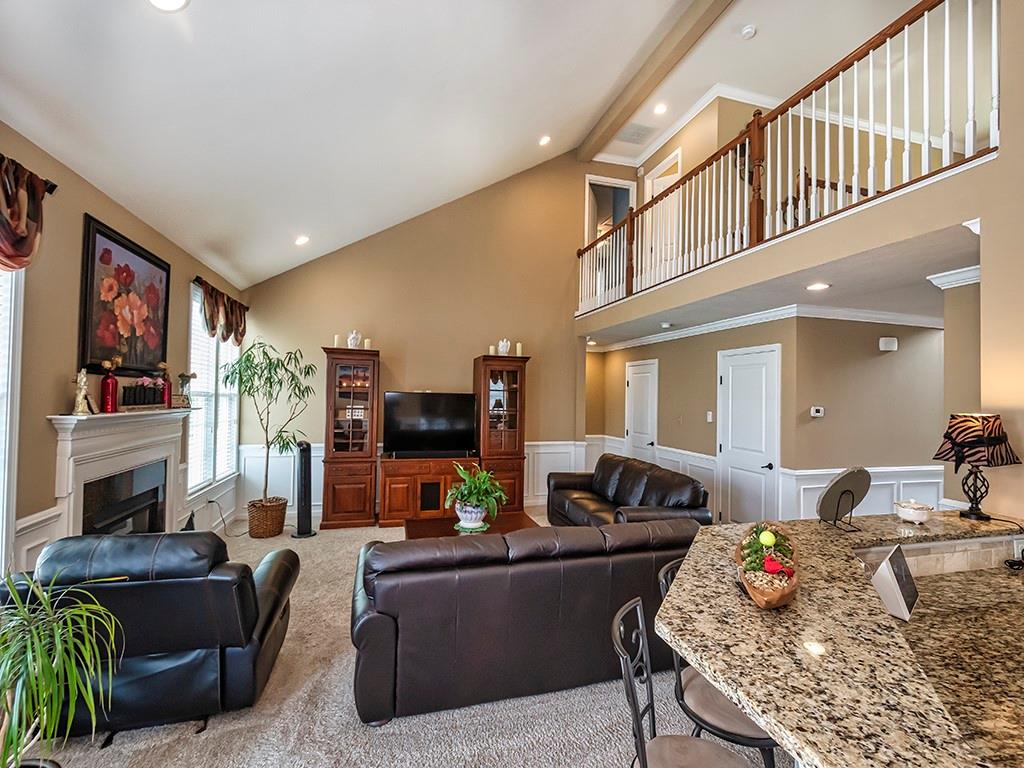 2017 Eagle Ridge Drive Valencia, PA 16059 - Photo 4 of 25 Gallery Image 4