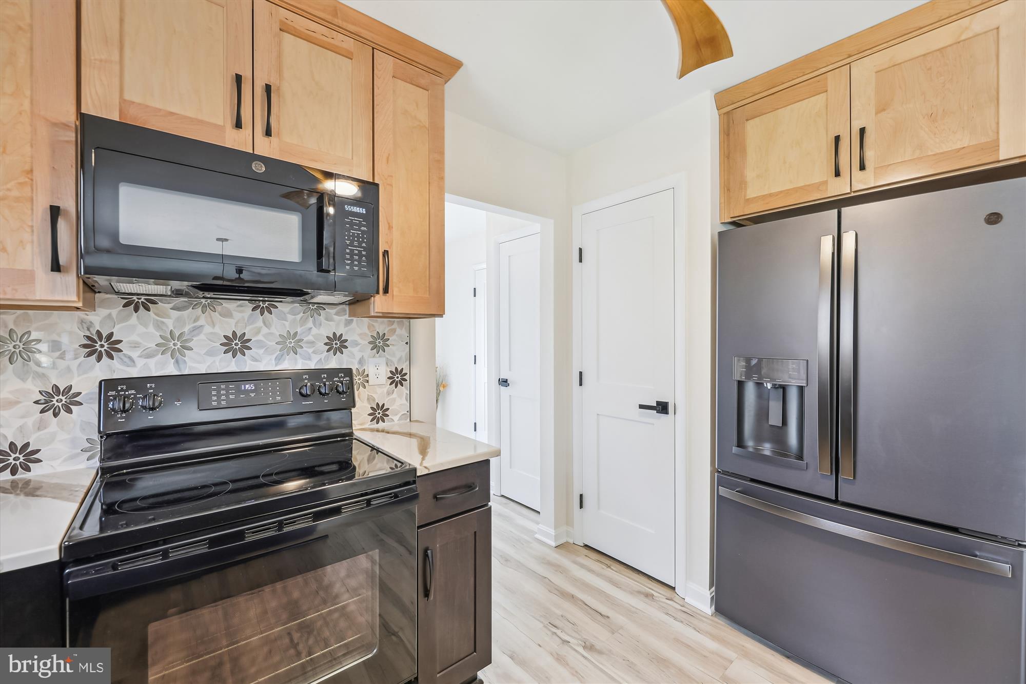 16130 Inheritance Drive Brandywine, MD 20613 - Photo 13 of 39 a kitchen with stainless steel appliances granite countertop a stove microwave and refrigerator