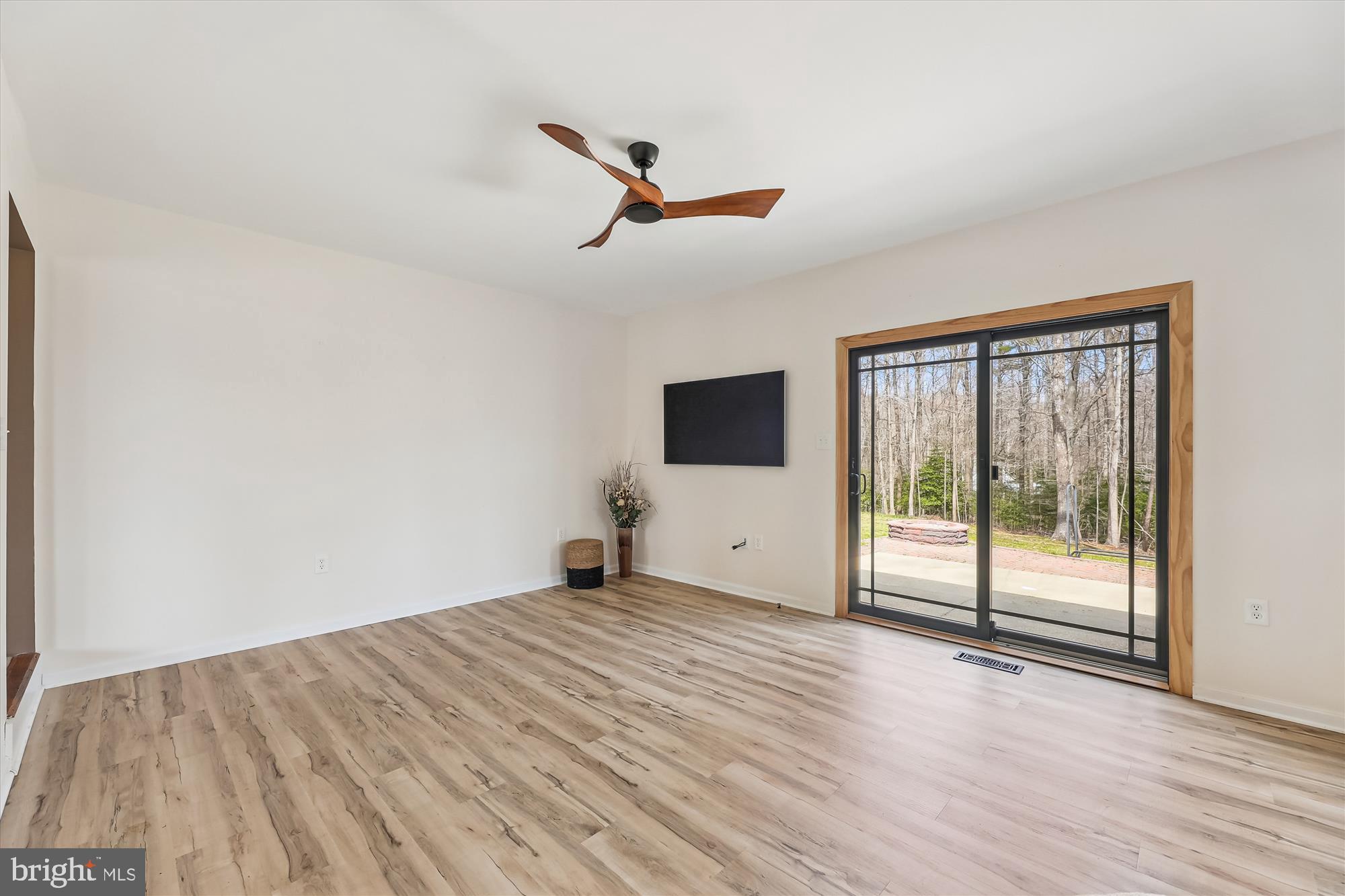 16130 Inheritance Drive Brandywine, MD 20613 - Photo 8 of 39 a view of a livingroom with a flat screen tv