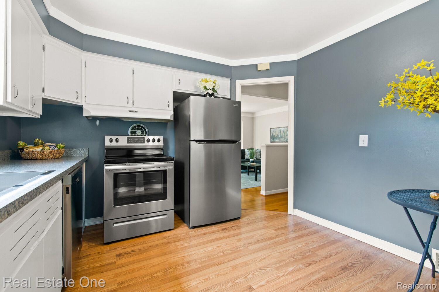 17528 Rougeway Street Livonia, MI 48152 - Photo 7 of 20 Gallery Image 7
