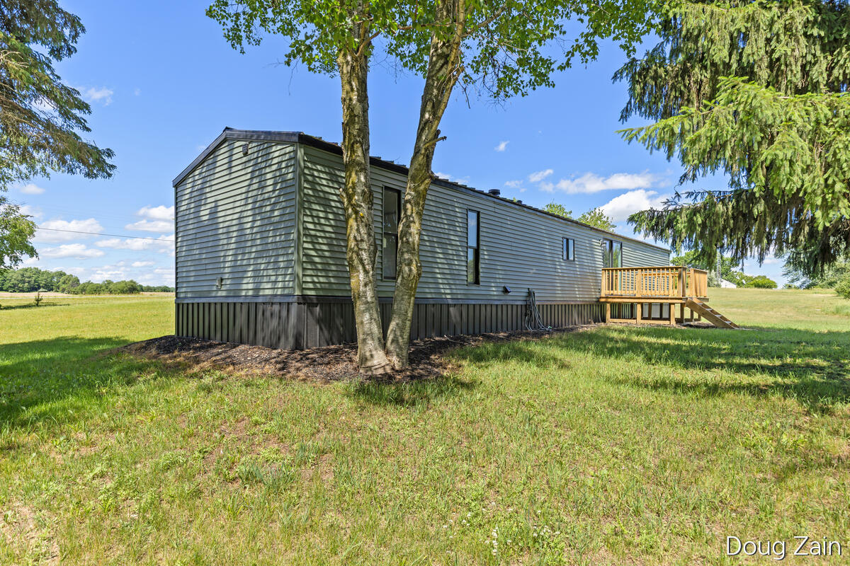 1595 North County Line Road Six Lakes, MI 48886 - Photo 29 of 33