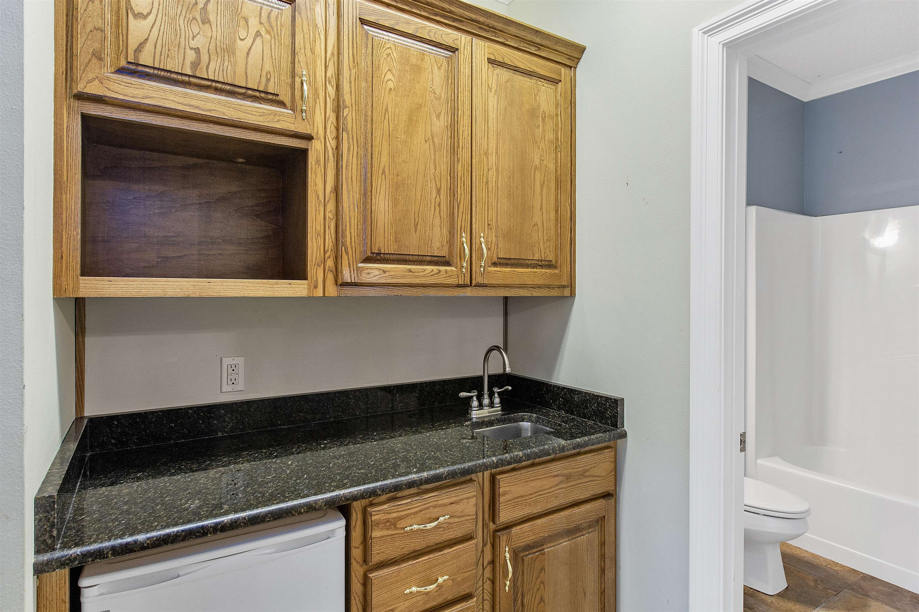 631 Southern Way Daphne, AL 36527 - Photo 14 of 50 Wet Bar