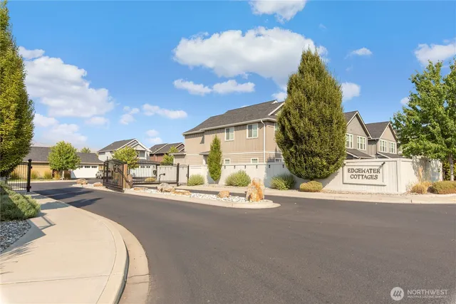 a view of a tennis court