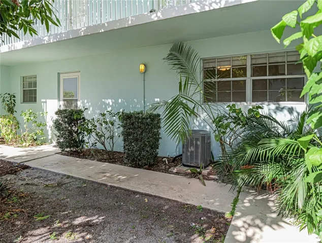 $1,950 | 1901 Indian River Boulevard, Unit 102B, Vero Beach, FL 32960