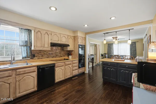 $284,900 | 308 Grant Avenue Northeast, Wise, VA 24293