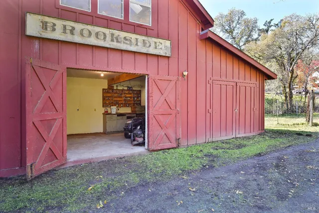 a view of a house with backyard and trees