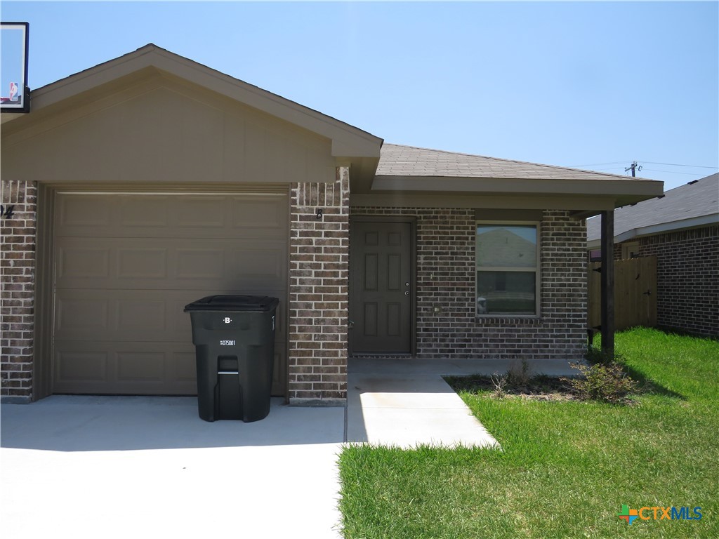 1004 Barbara Jordan Street, Unit B Killeen, TX 76543 - Photo 2 of 13 a backyard of a house with lots of green space