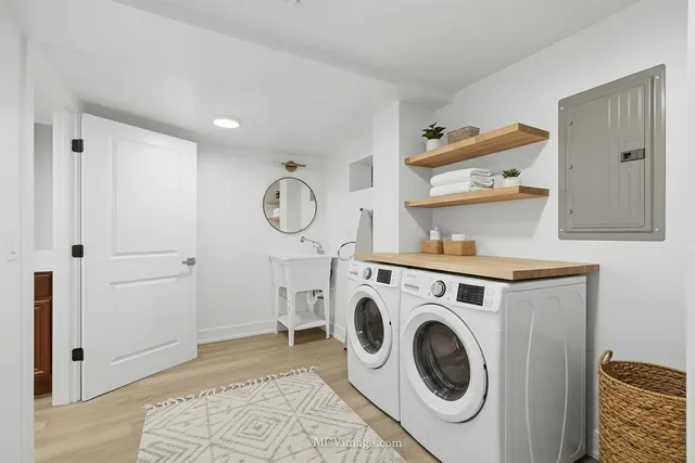 a view of livingroom with washer and dryer