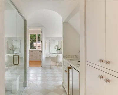 a bathroom with a bath tub