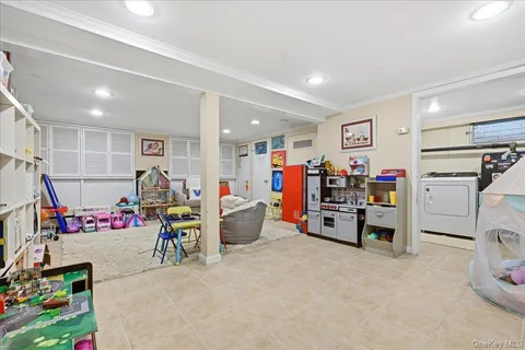 $1,385,000 | 33 Pell Terrace, Garden City, NY 11530