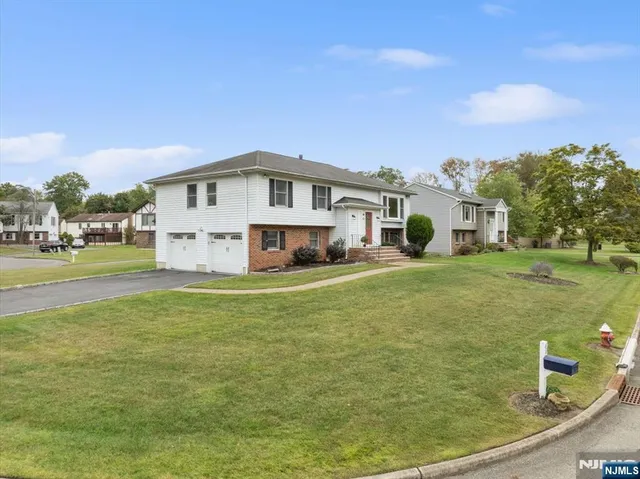 $885,000 | 40 Virgil Road, Norwood, NJ 07648