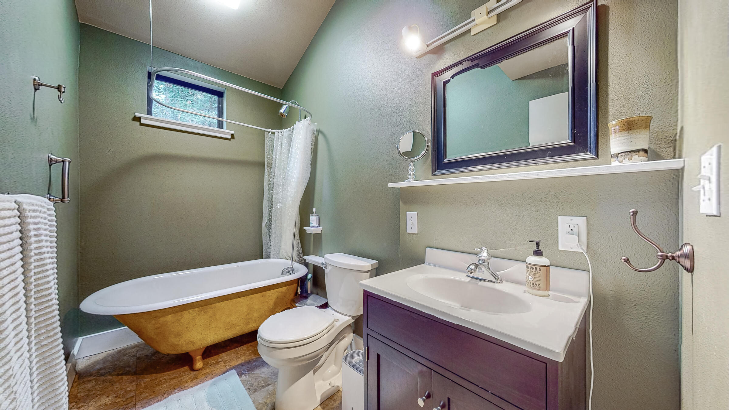 1272 Fickle Hill Road Arcata, CA 95521 - Photo 18 of 57 Bathroom