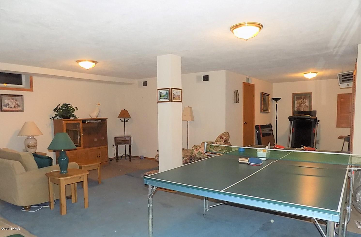 1034 Sundew Road Lake Ariel, PA 18436 - Photo 33 of 63 Huge Family Room !
